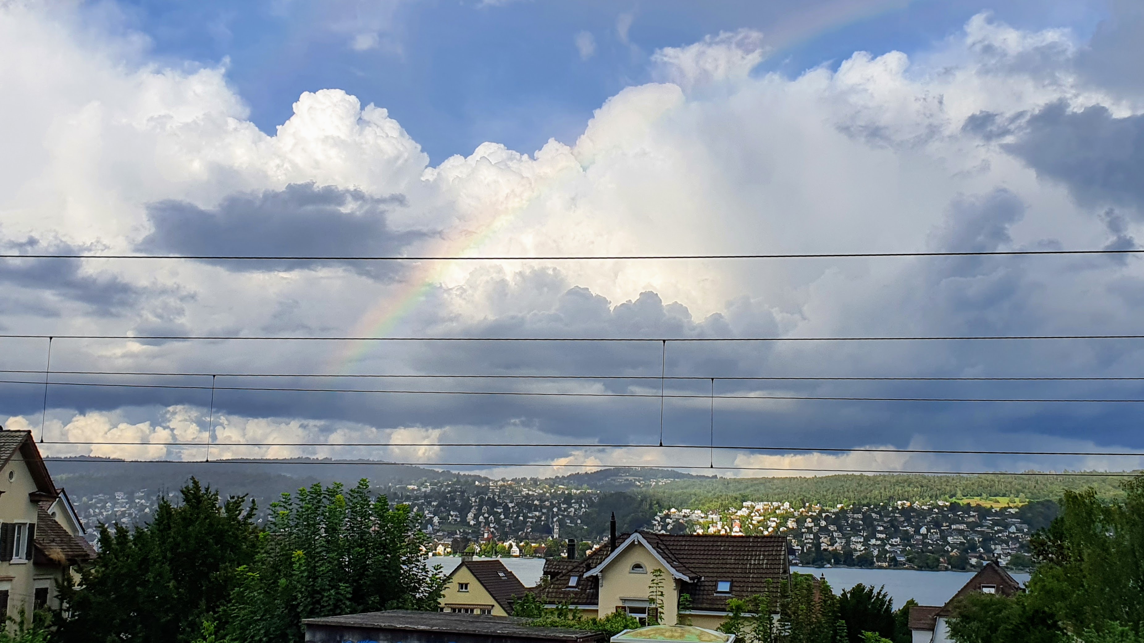 チューリッヒ湖にかかる虹