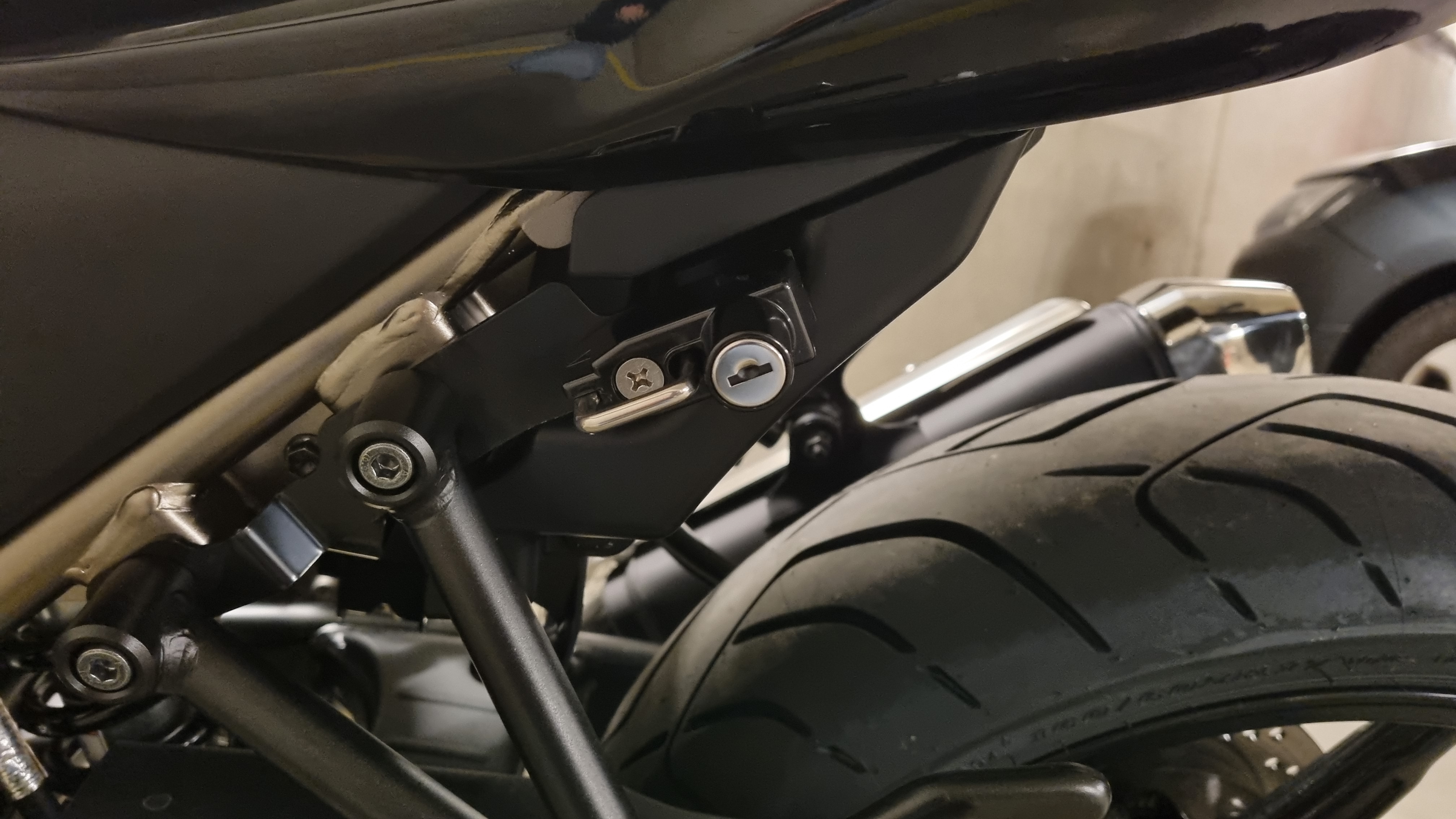 ヘルメットホルダー