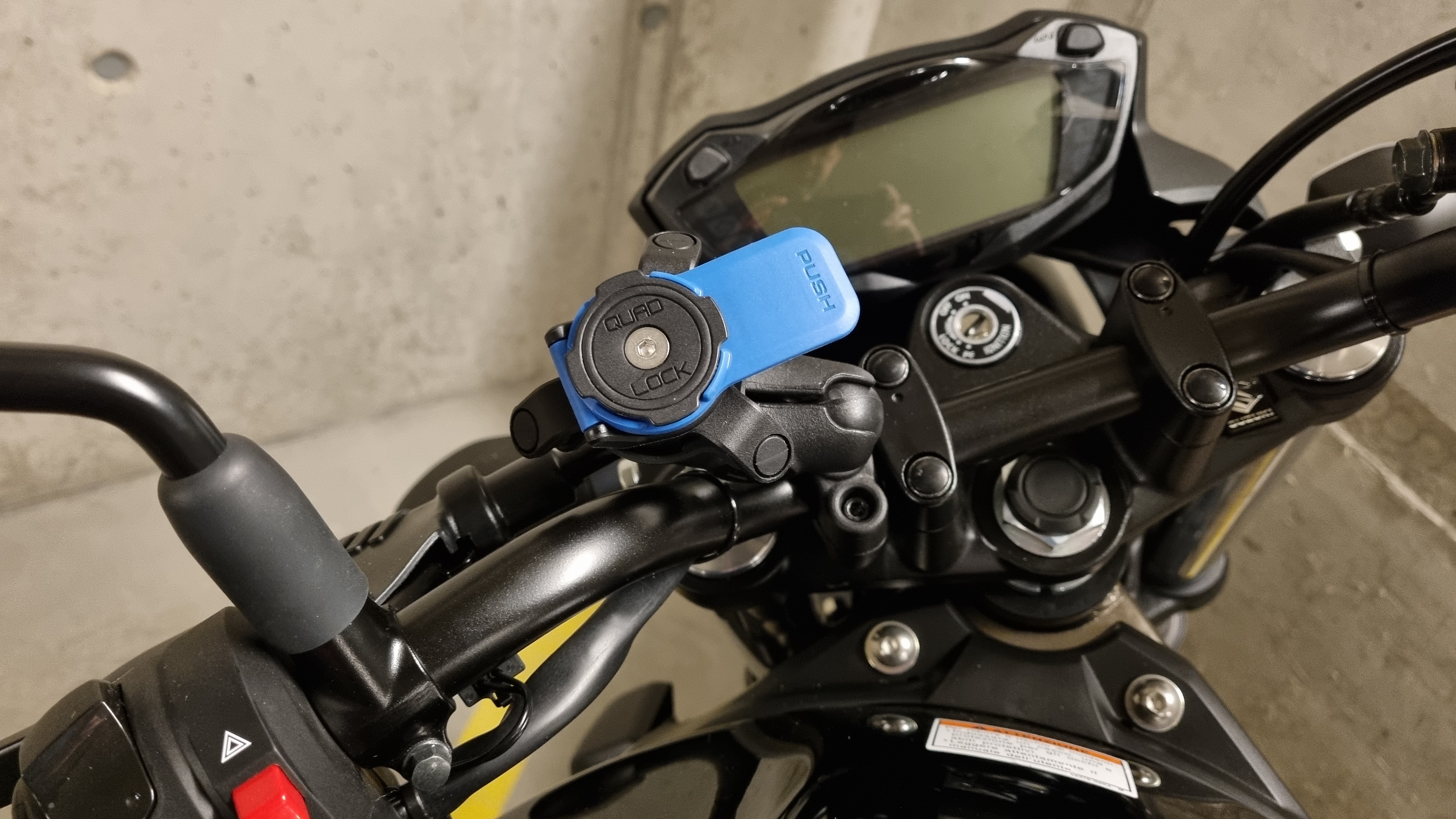 QUAD LOCK スマホホルダー