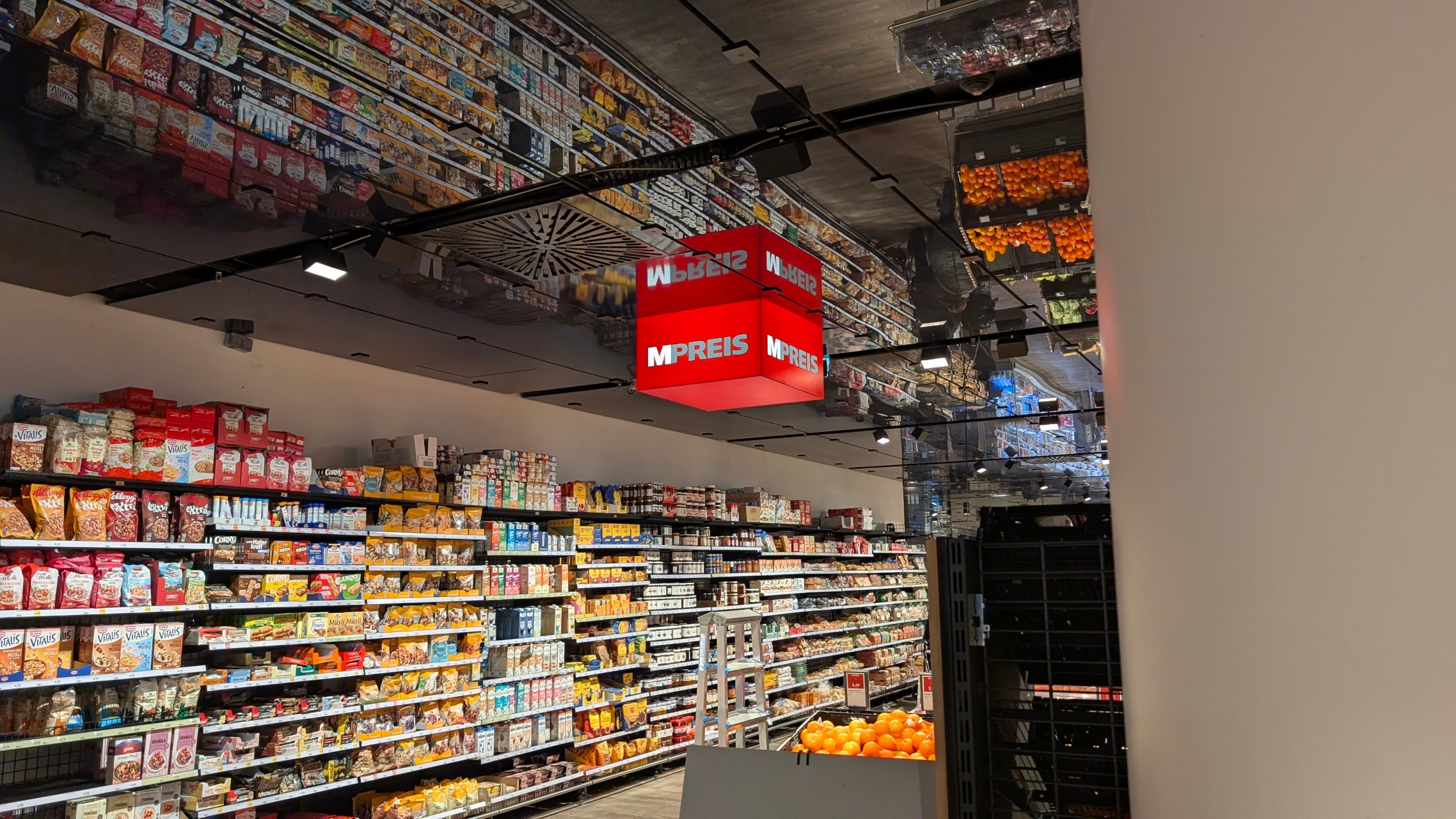 Kaufhaus Tyrol 内のスーパー MPreis 店舗