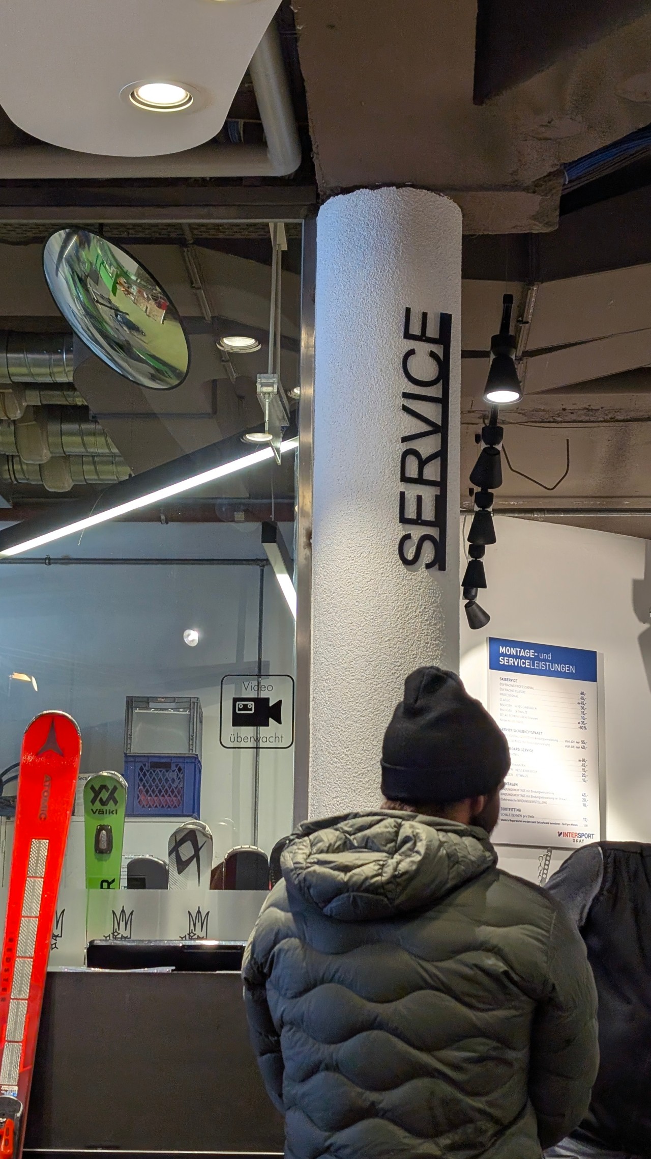 InterSport OKay の Ski Service コーナー